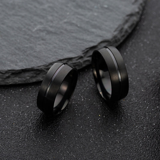Bague homme noire en acier inoxydable avec design géométrique minimaliste, style streetwear urbain